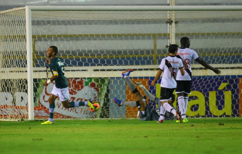 Jogadores vascaínos lamentam gol do Goiás em Macaé | Paulo Sérgio / Lancepress