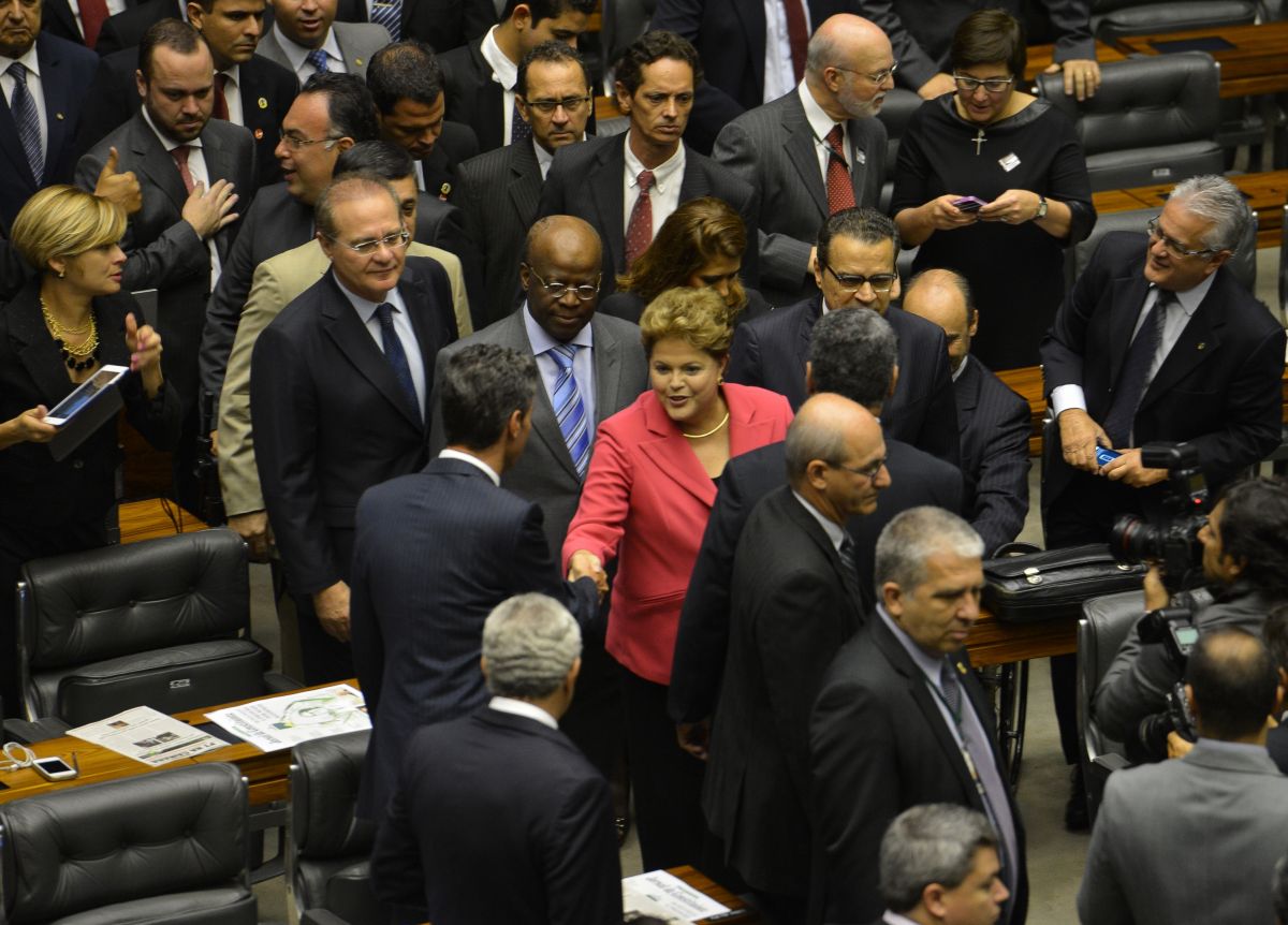 Presidente circulou pelo plenário antes do início da cerimônia e distribuiu cumprimentos | Valter Campanato/Agência Brasil