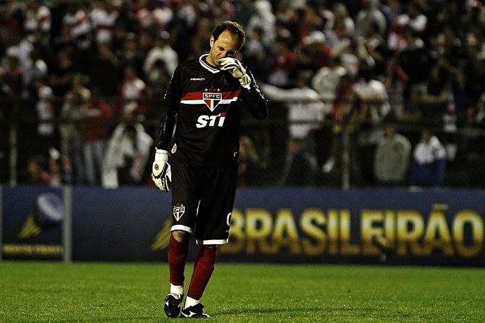 Rogério Ceni pode mudar seu plano de deixar de jogar no fim do ano | Futurapress