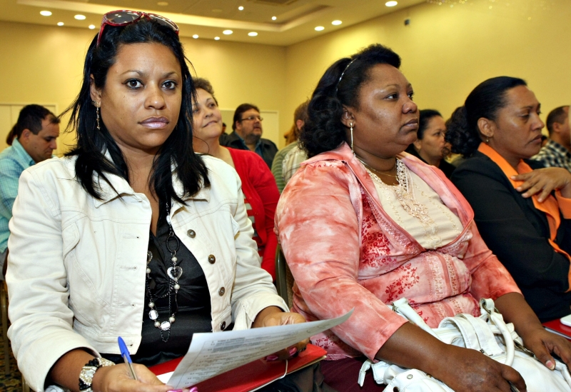 Kenia Proenza (esq.) vai trabalhar em Sarandi, na Região Metropolitana de Maringá | Aniele Nascimento/Gazeta do Povo