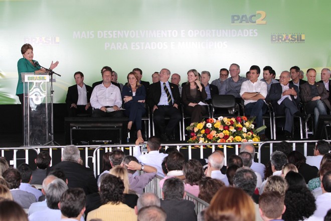 Em solenidade em Campo Mourão, também estavam presentes o governador Beto Richa (PSDB) e a ministra-chefe da Casa Civil, Gleisi Hoffmann |