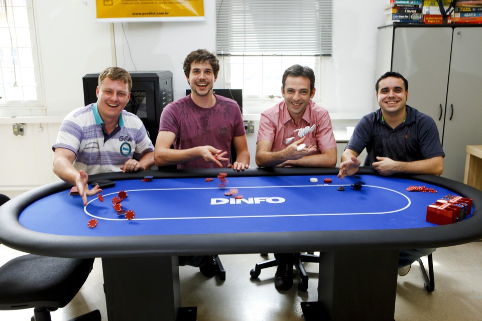 Fabio Verschoor, Ian Lazoski, Diego Carmona e Felipe Teixeira, sócios do Postlist | Andre Rodrigues / Gazeta do Povo