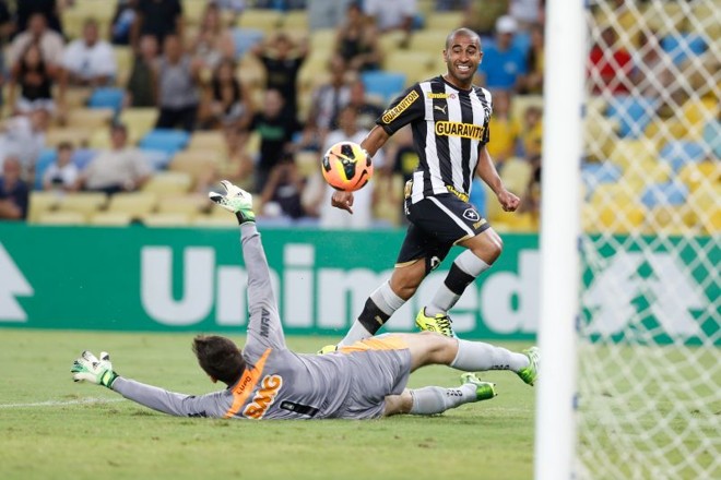 Gol de Julio Cesar garantiu a vitória do Botafogo diante do Atlético-MG | Roberto Filho / Fotoarena / Folhapress