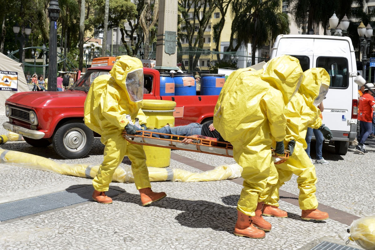 Bombeiros demonstraram como fazem o atendimento de ocorrências | Henry Milléo/Agência de Notícias Gazeta do Povo