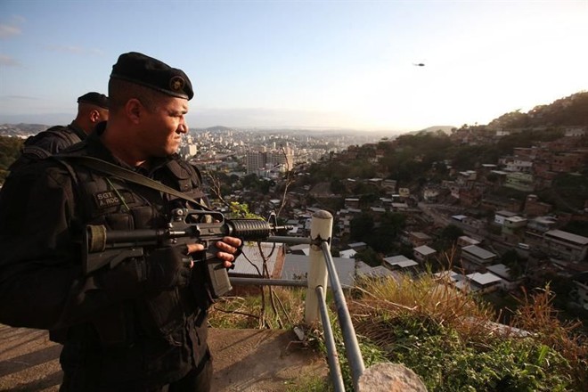 Polícia ocupa complexo de favelas do Lins, no rio de Janeiro | 