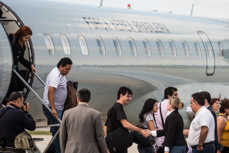 Até domingo (27), 76 profissionais devem desembarcar em Curitiba. A capital e Foz do Iguaçu são as cidades que mais vão receber inscritos | Bruno Covello/Gazeta do Povo