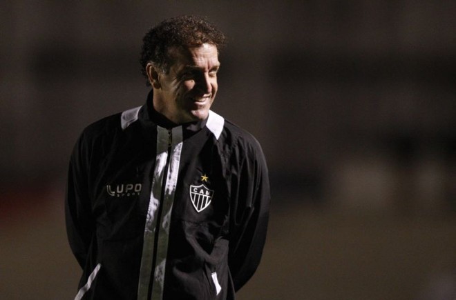 Atlético-MG, do técnico Cuca, jogou desfalcado de seis titulares |