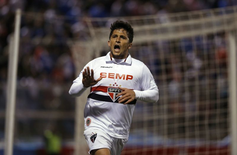 Aloísio Marcou dois gols e deu uma assistência no triunfo são-paulino em Santiago | Ivan Alvarado / Reuters
