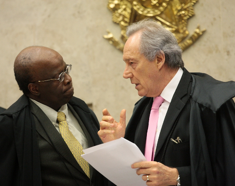 Lewandowski (à direita) respondeu ao presidente do Supremo que vai manter a funcionária em seu gabinete | Carlos Humberto/STF