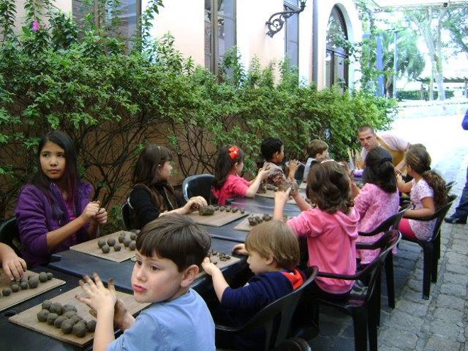 Oficinas para as crianças também fazem parte da programação |