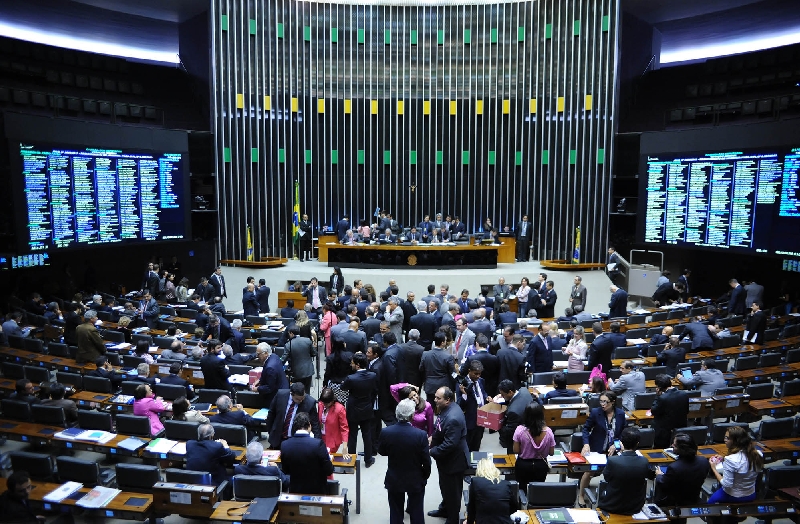 Plenário da Câmara: STF entendeu em 2008 que o parlamentar que muda para um partido existente perde o cargo, mas não se ingressar em uma sigla recém-criada | Lúcio Bernardo Jr./Ag. Câmara