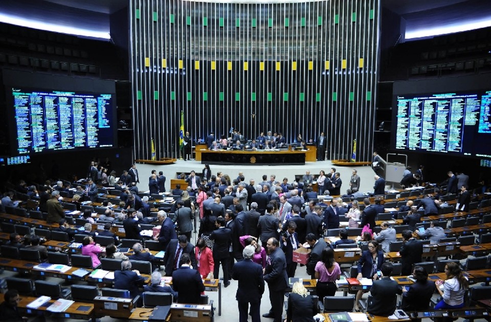 Plenário da Câmara: STF entendeu em 2008 que o parlamentar que muda para um partido existente perde o cargo, mas não se ingressar em uma sigla recém-criada | Lúcio Bernardo Jr./Ag. Câmara