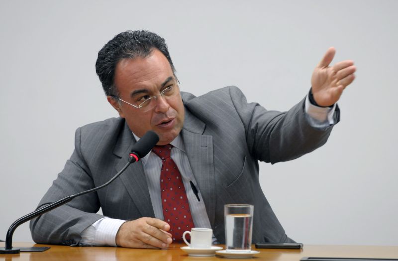 Deputado André Vargas (PT), autor da emenda e um dos idealizadores da PEC que prevê a criação de quatro Tribunais Regionais Federais | Renato Araújo/Ag. Câmara