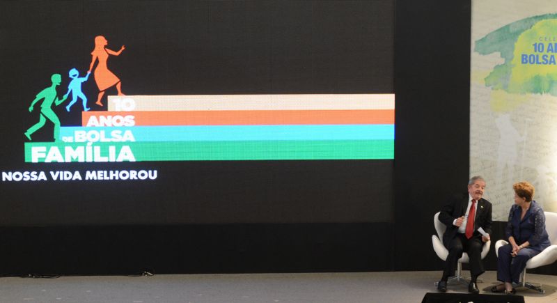 Lula e Dilma na solenidade comemorativa: Bolsa Família varreu políticas clientelistas | Antônio Cruz/ABr