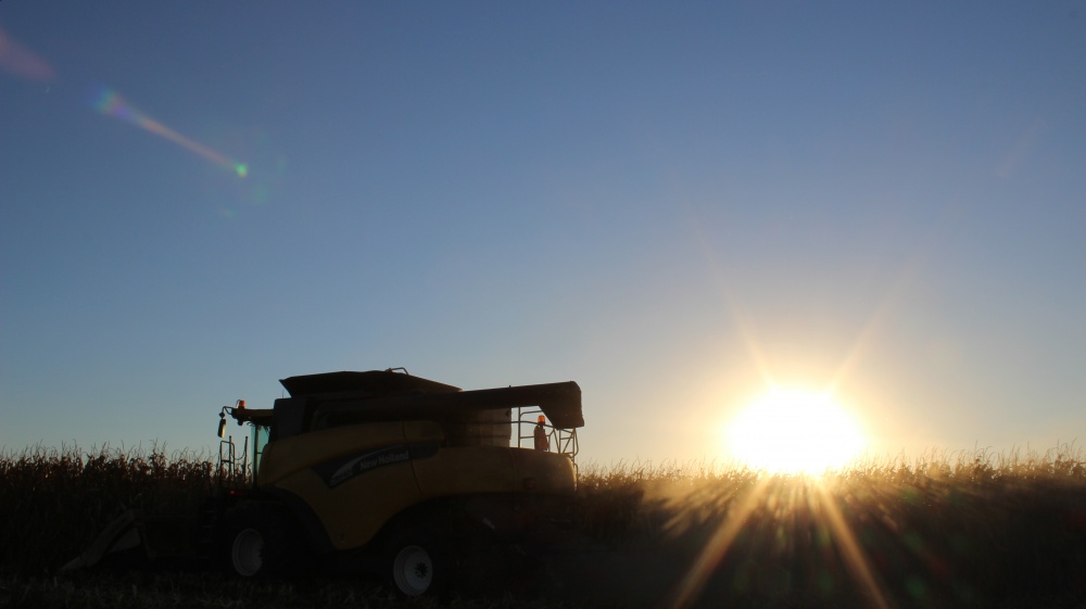 Colheitadeiras terão de tirar atráso durante sequência de três dias de sol. | Josa© Rocher/gazeta Do Povo