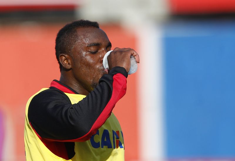 Zagueiro Manoel preocupa a comissão técnica rubro-negra por causa do risco de lesão | Daniel Castellano / Gazeta do Povo