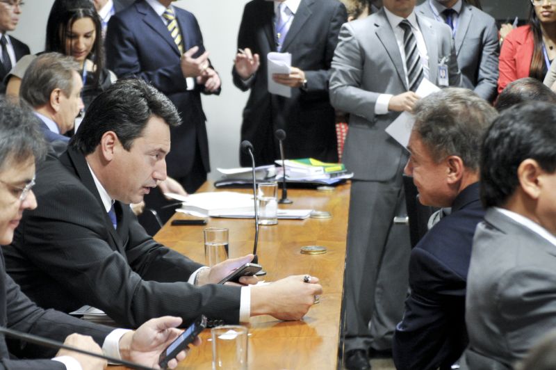 Souza e Alvaro: PEC relatada pelo primeiro torna abertas todas as votações no Legislativo; a do tucano propunha três exceções | Pedro França/Ag. Senado