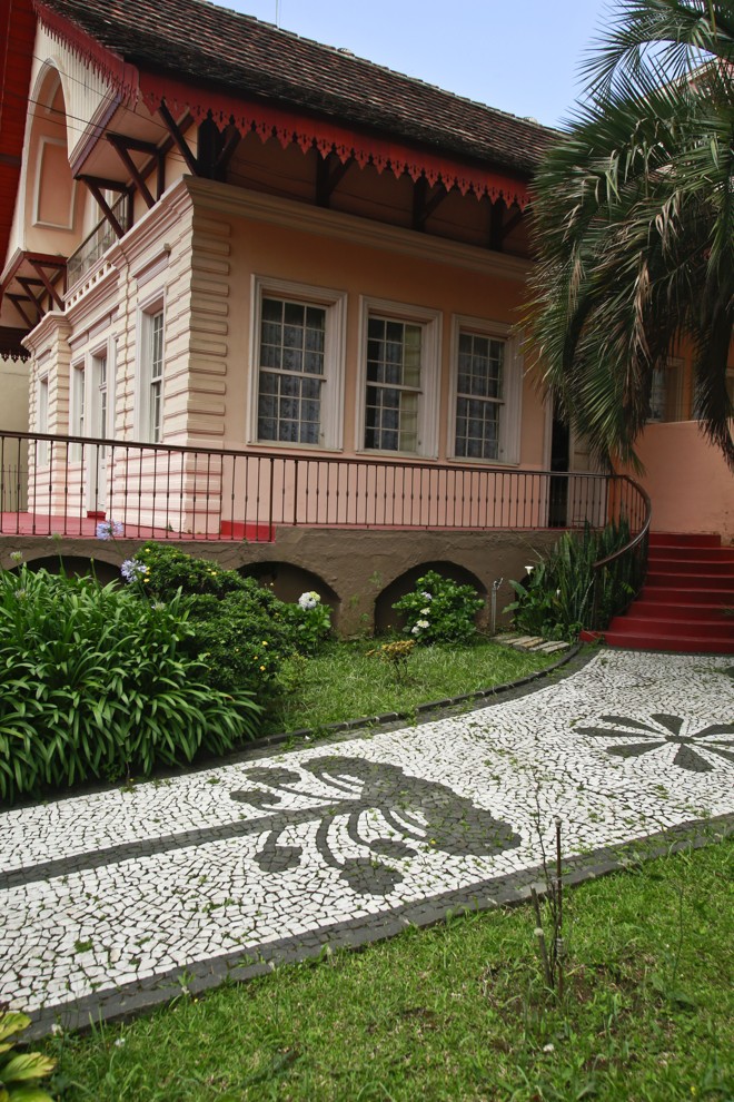 Casa que abriga o centro cultural Heitor Stockler de França tem a mesma idade da catedral metropolitana: 120 anos |