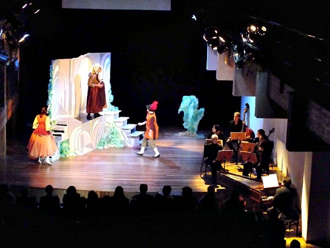 Montagem de La Serva Padrona, com direção cênica de Roberto Innocente, contou com Luciana Melamed no papel de Serpina e Sérgio dos Santos como Uberto |