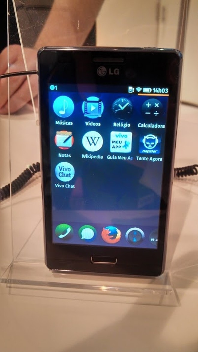 LG 300, com Firefox OS: Pensado para oferecer o básico com preço baixo, o modelo da LG é o primeiro a rodar o sistema operacional Firefox, recém-lançado no Brasil. Tem câmera de 5 megapixels, 4 GB de armazenamento e tela de 4 polegadas. Bom é o preço: R$ 450, muito por causa do OS livre. 