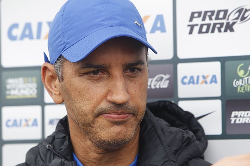 Sem tempo para reforçar os treinos, Péricles Chamusca vai prioriazar a recuperação física dos jogadores do Coxa para o clássico de domingo | André Rodrigues / Gazeta do Povo
