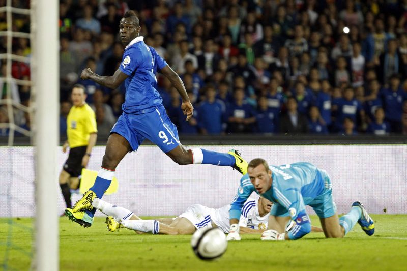 Balotelli entrou no segundo tempo e marcou o gol de empate da Itália contra a Armênia | Giampiero Sposito / Reuters
