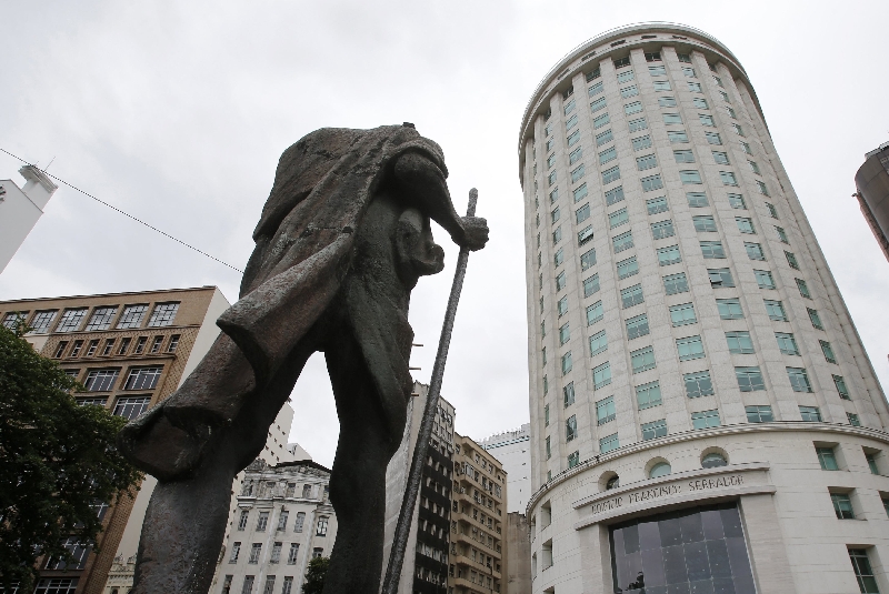 Edifício Serrador, que em breve deixará de ser a sede do Grupo EBX: caixa da petroleira está no fim | Sergio Moraes/ Reuters