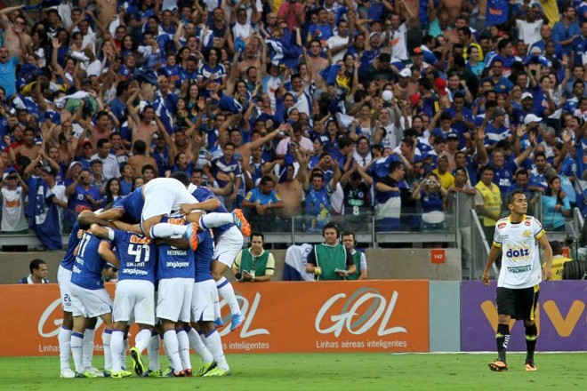Jogadores do Cruzeiro comemoram a virada diante do Criciúma no Mineirão | Angelo Pettinati / Eleven / Folhapress