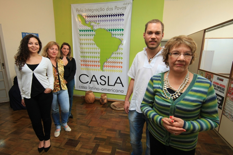 Voluntários da Casla oferecem assessoria jurídica para garantir o acesso à regularização e oportunidades de trabalho | Ivonaldo Alexandre/ Gazeta do Povo