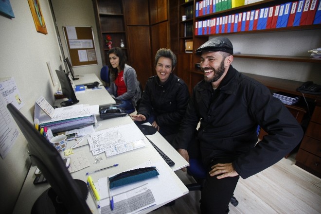 Elo  Apoio Social e Ambiental: Auxiliar o jovem  sobretudo o adolescente em situação de vulnerabilidade social  a crescer profissionalmente é o objetivo da Elo desde 2001. A ONG, como o próprio nome diz, faz a ponte entre empresas que necessitam de aprendizes e jovens que querem trabalhar. Mas não apenas isso. 