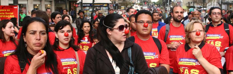 Diversas categorias se reuniram para apoiar o protesto dos funcionários da FAS | Ciciro Back/Tribuna do Paraná