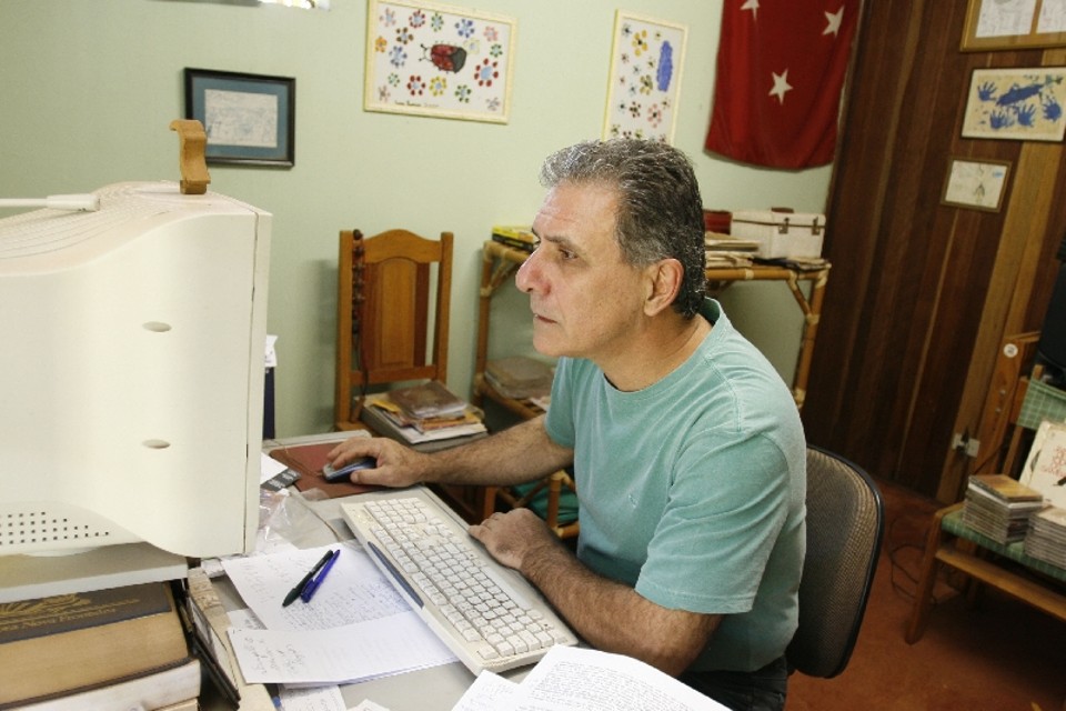 Pellegrini optou por fazer a divulgação de livro por e-mail após conflito com herdeiros de Leminski | Gilberto Abelha/ Jornal de Londrina