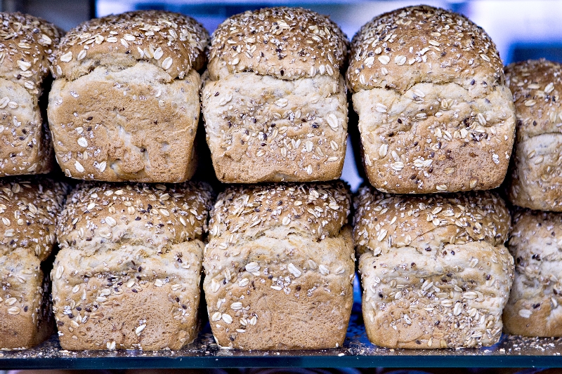 No Dia do Pão, quem levar um livro na Praça Rui Barbosa vai ganhar uma sacola com seis pãezinhos | Brunno Covello/ Gazeta do Povo