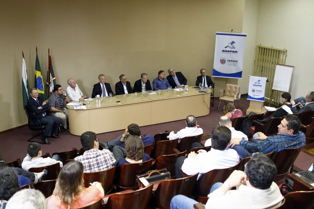 Adapar reuniu líderes de entidades representantes da indústria exportadora de carne bovina, suína e de frango do Brasil |