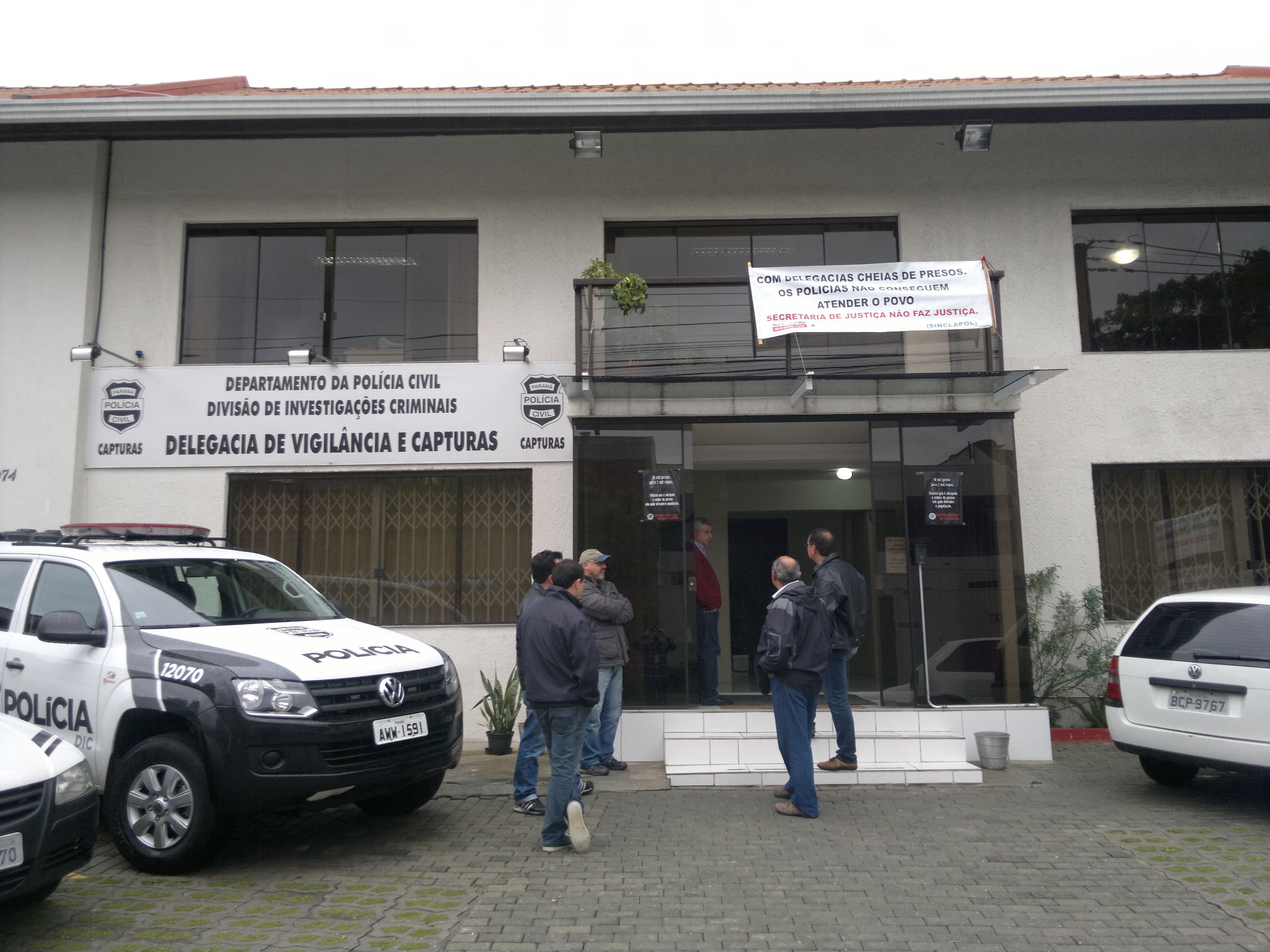 Policiais pedem o fim do acúmulo de presos em delegacias | Rafael Neves/Gazeta do Povo