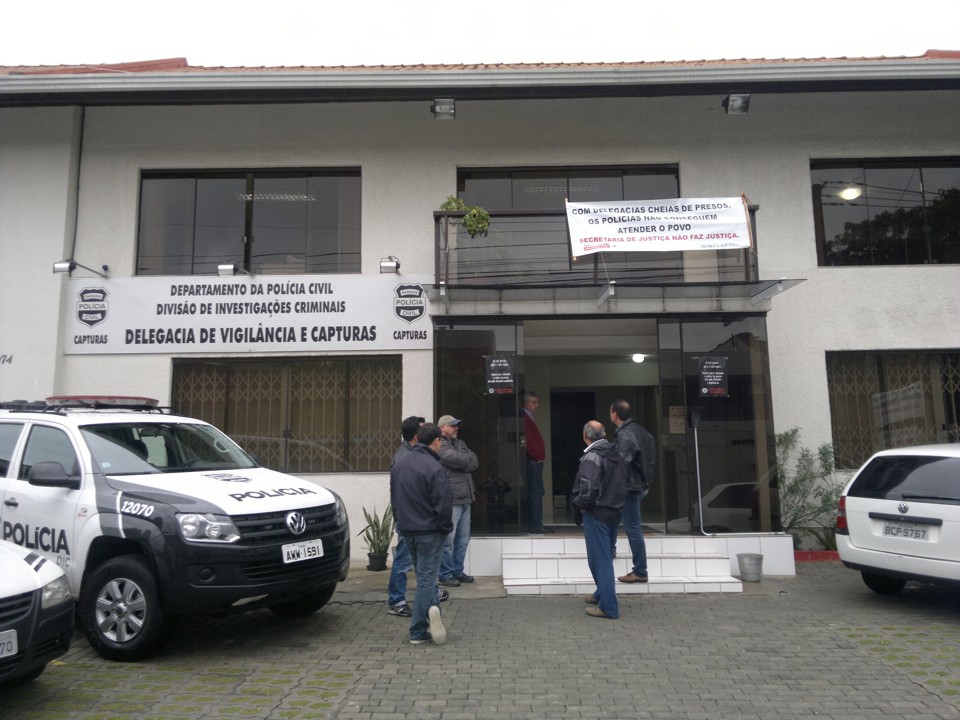Policiais pedem o fim do acúmulo de presos em delegacias | Rafael Neves/Gazeta do Povo
