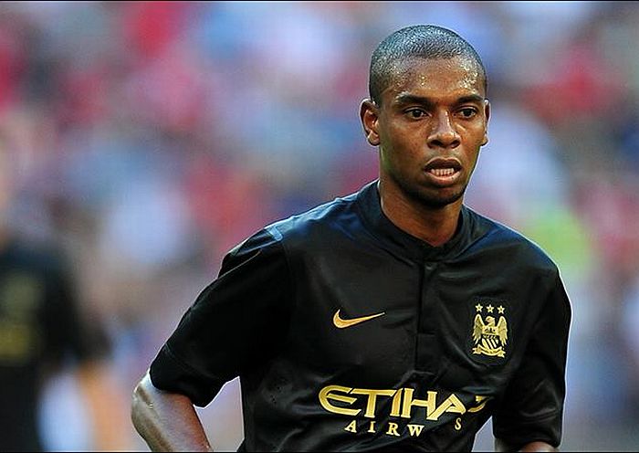 Assim como Paulo Baier, Fernandinho espera chegar aos 40 anos jogando | Divulgação Manchester City