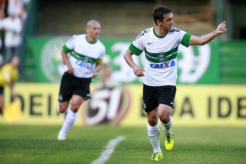Robinho comemora o terceiro gol do Coxa contra o Grêmio | Marcelo Andrade/ Gazeta do Povo