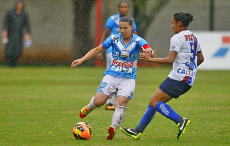 Daiane Moretti fez o primeiro gol do Foz Cataratas contra o Vitória | Christian Rizzi / Gazeta do Povo