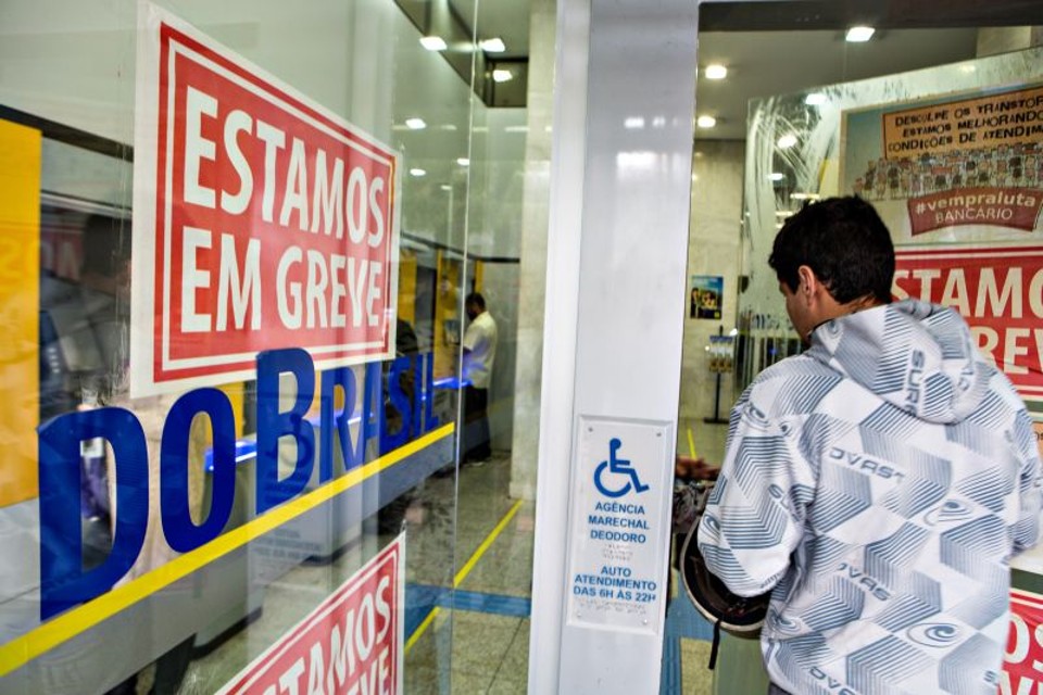 No dia 3 de outubro, 848 bancos fecharam em todo o Paraná por causa da greve | Brunno Covello/ Gazeta do Povo