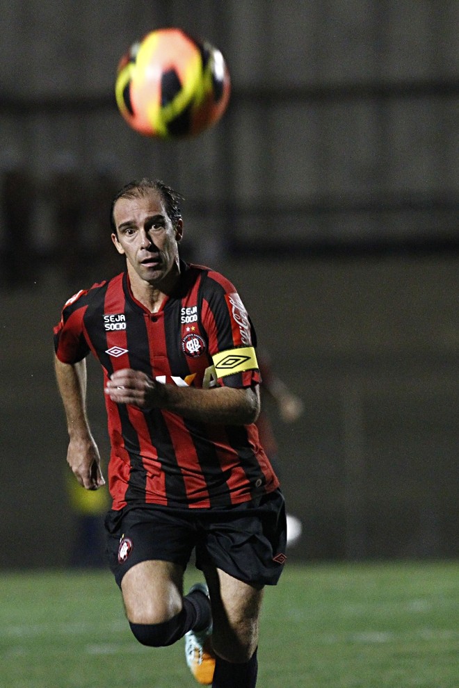 Paulo Baier voltou a ser decisivo, desperdiçou duas chances de fazer o centésimo gol, mas evitou comentar a decisão da diretoria de não mantê-lo para 2014 | Felipe Rosa/ Gazeta do Povo