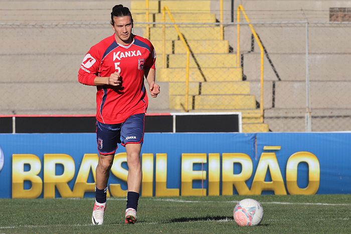 Argentino JJ Morales ficou honrado com a homenagem de Dado Cavalcanti ao deixá-lo jogar com a 10 | Walter Alves / Gazeta do Povo