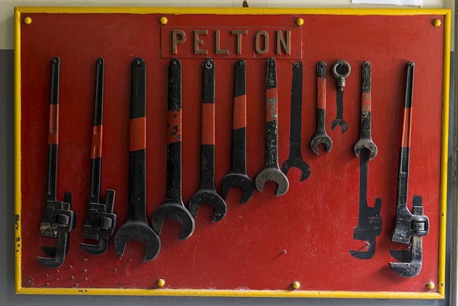 As ferramentas para essas turbinas estão organizadas nas paredes | 