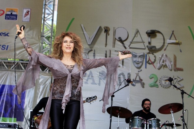 A cantora Wanderléa abriu a programação de shows do palco Conexões, montado na Boca Maldita |