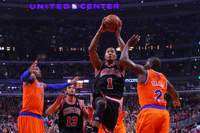 Derrrick Rose garantiu a vitória apertada do Chicago Bulls sobre o New York Knicks | Dennis Wierzbicki / Reuters