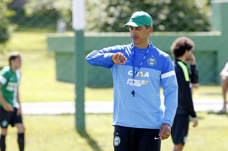 Chamusca não vê a hora de afastar o fantasma da ZR... | Antônio More/Gazeta do Povo