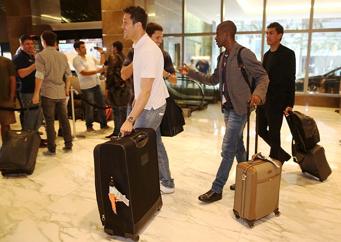 Julio Cesar, Ramires e Paulinho na chegada da seleção a Miami: goleiro cogita voltar a jogar no Brasil | Mowa Press