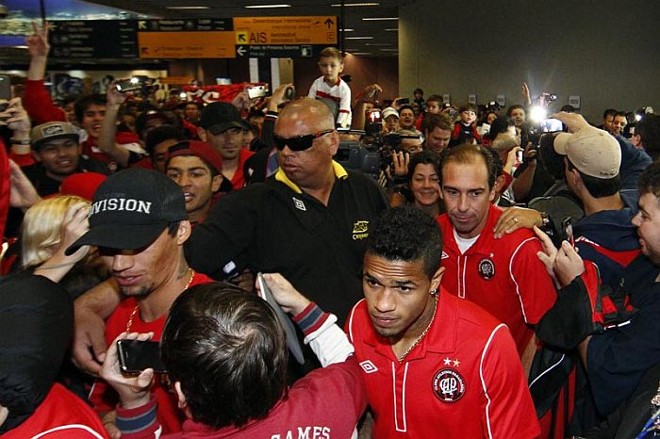 Paulo Baier foi um dos jogadores que teve o nome cantado pela torcida |