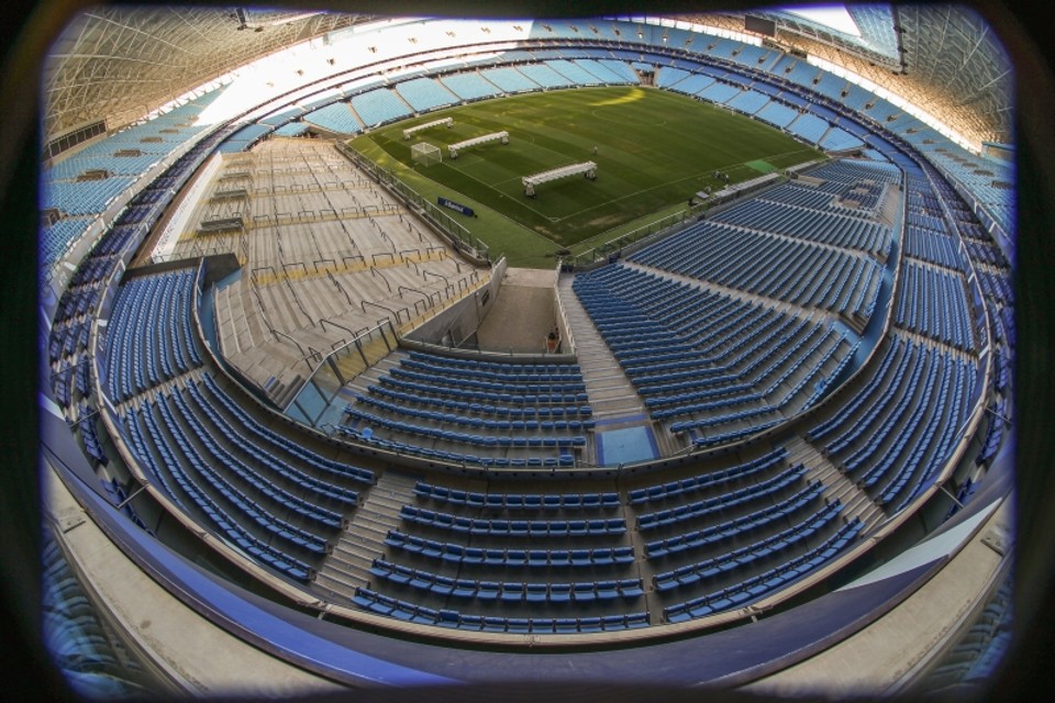Vista interna do estádio gremista: apesar do alto custo por causa do contrato com a OAS, valor dos ingressos é acessível para o torcedor | Daniel Castellano, enviado especial/Gazeta do Povo