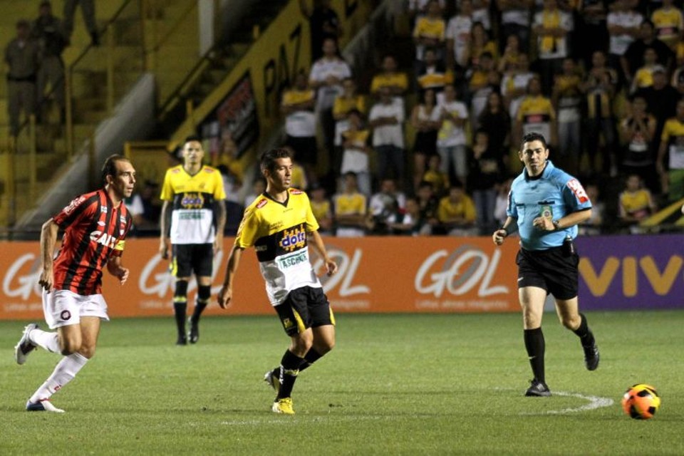 Na derrota do Atlético para o Criciúma, alento rubro-negro foi o 100.º gol de Paulo Baier nos pontos corridos do Brasileiro | Fernando Ribeiro / Futura Press / Folhapress